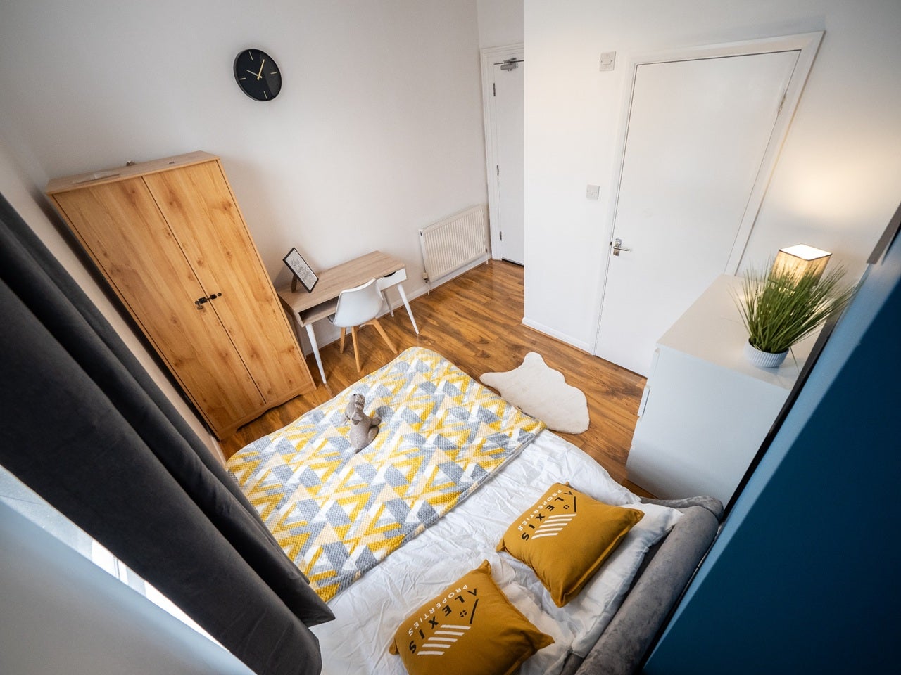 Room Clarendon Road in Portsmouth