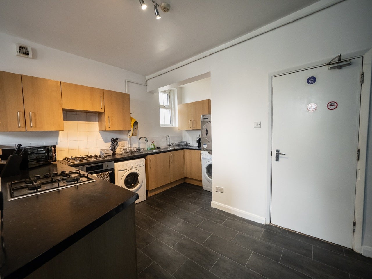 Room Clarendon Road in Portsmouth