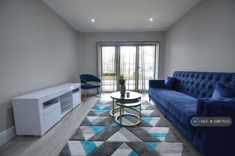 Flat Parlaunt Road in Slough
