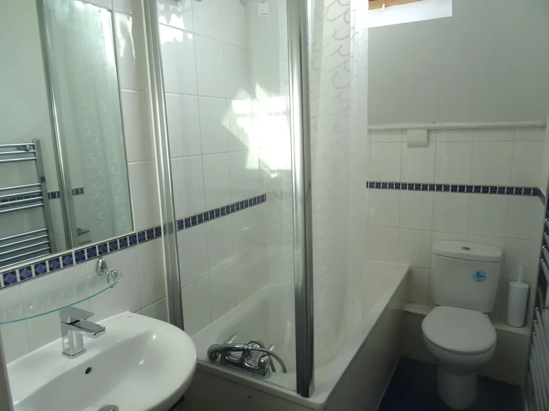Flat Lingfield Avenue in Greater London
