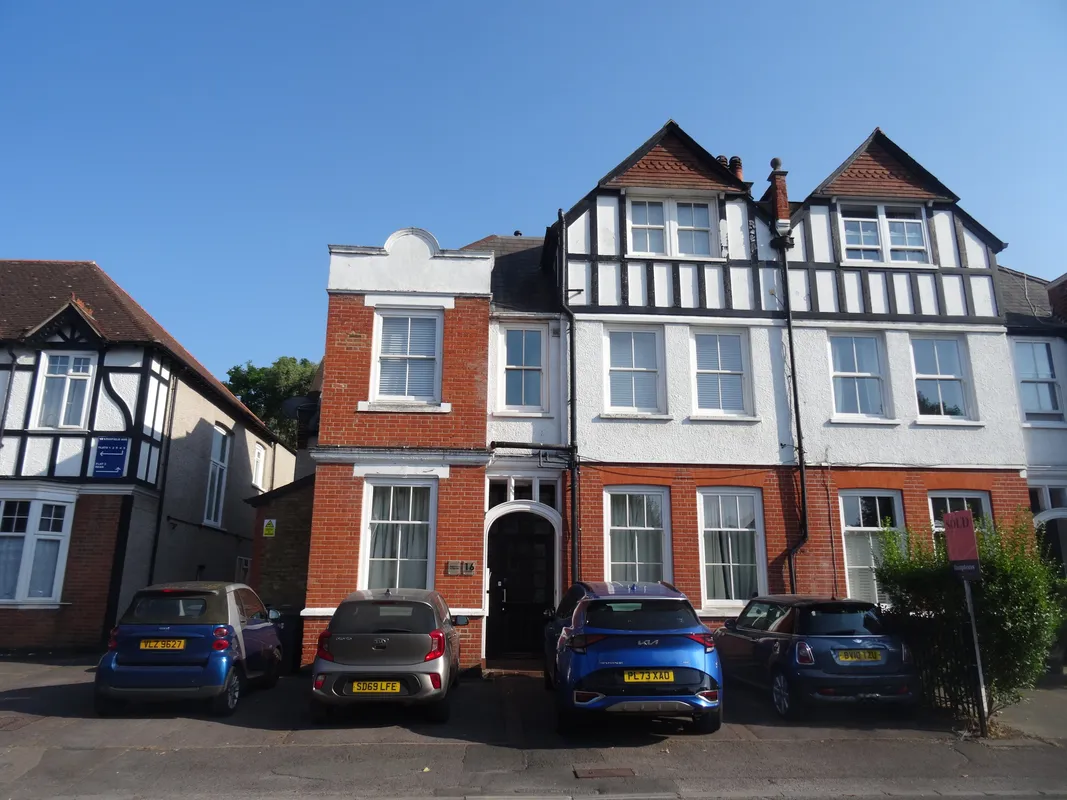 Flat Lingfield Avenue in Greater London