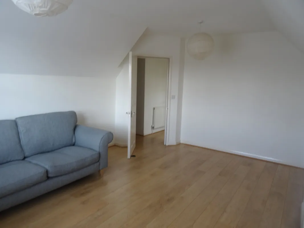 Flat Lingfield Avenue in Greater London
