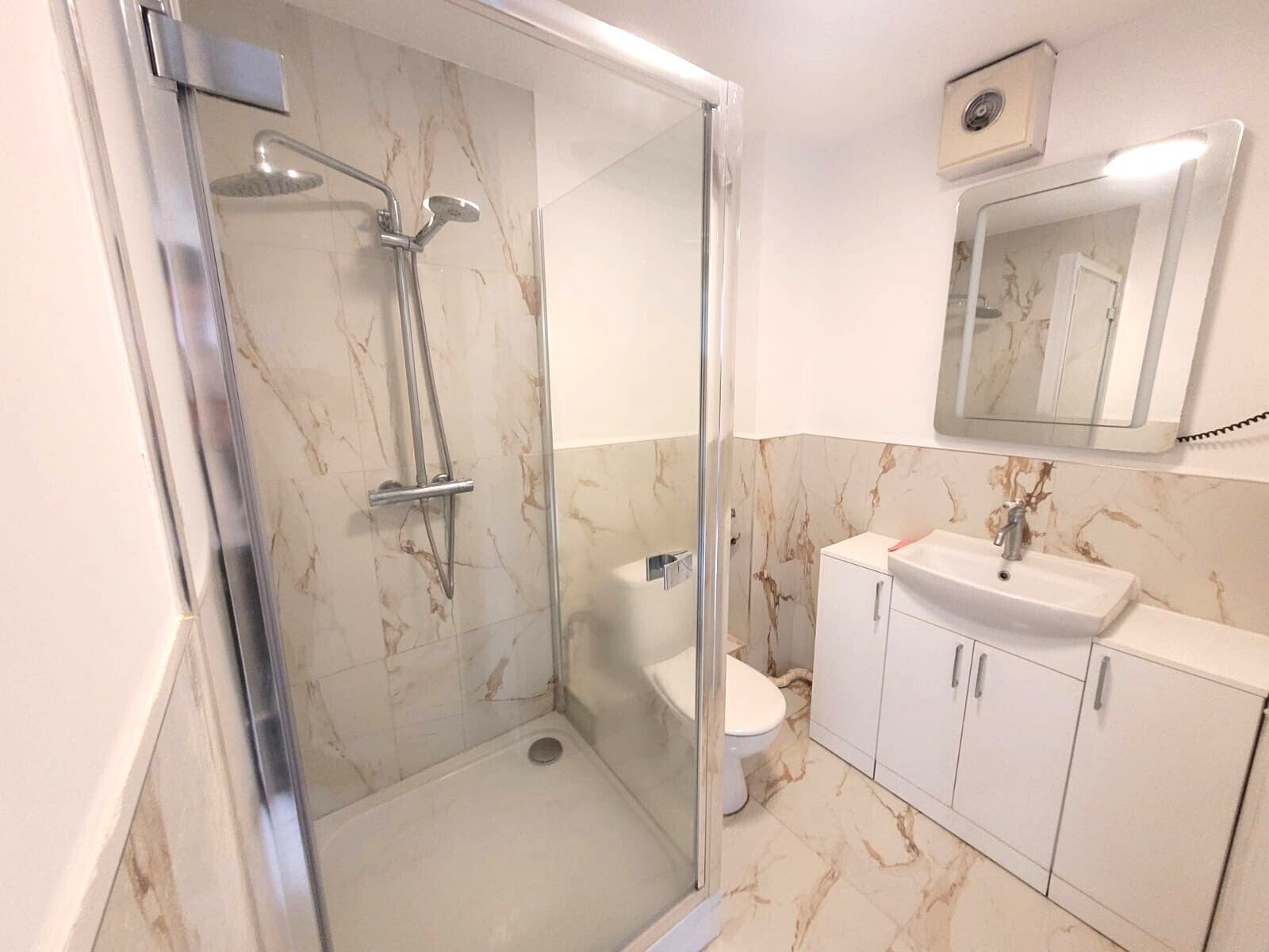 Flat Braemar Gardens in Slough