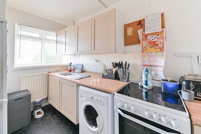 Flat Lowth Road in Greater London