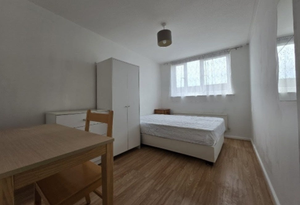 Flat Lucey Way in Greater London