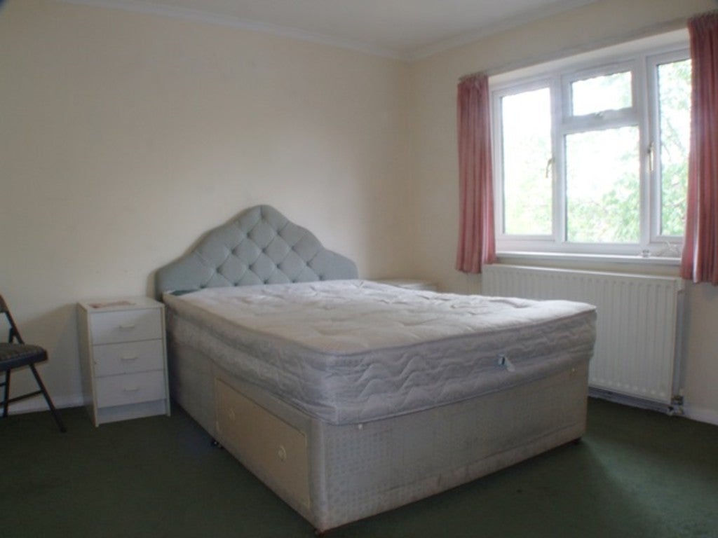 Flat Booth Road in Greater London