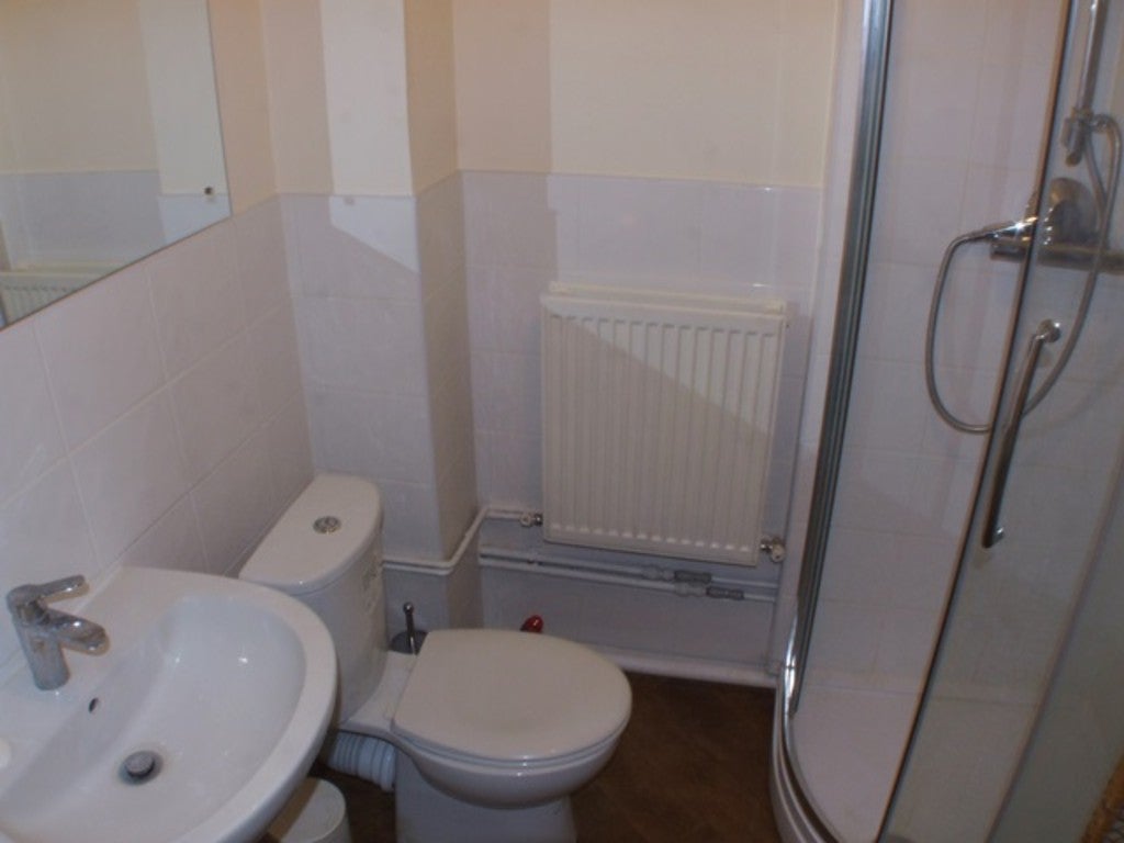 Flat Booth Road in Greater London