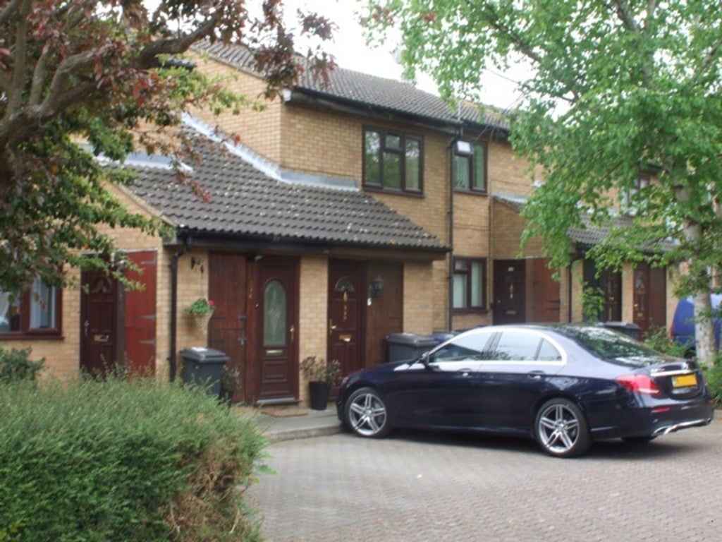 Flat Booth Road in Greater London