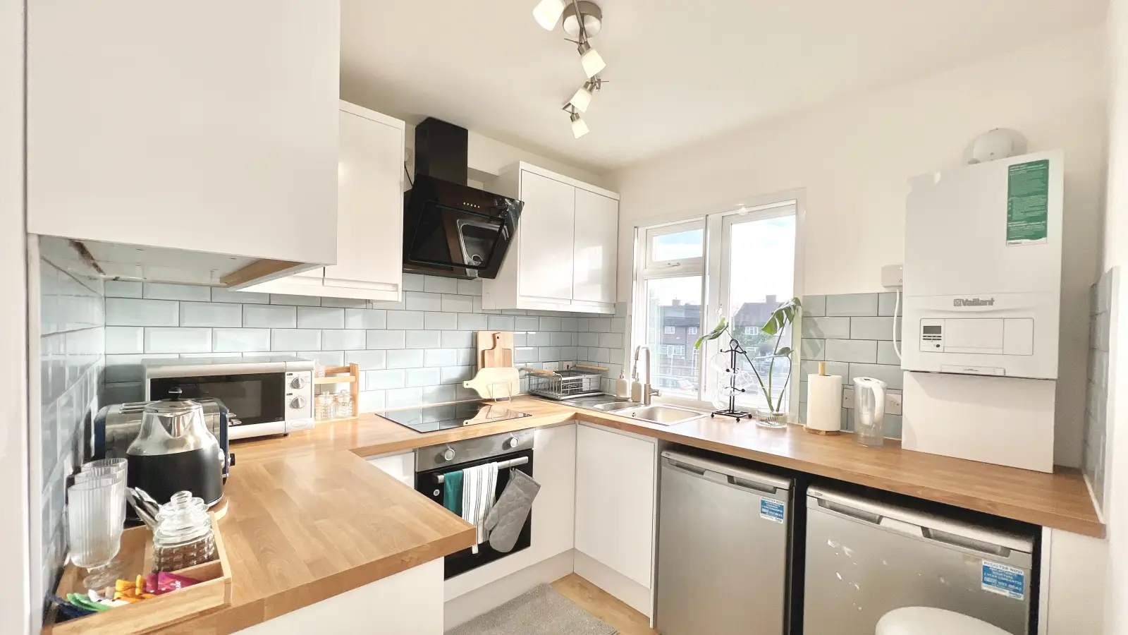 Flat Blakes Lane in Greater London