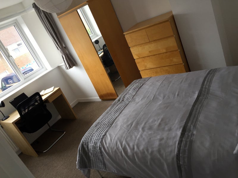 Room Mortimer Road in Bristol
