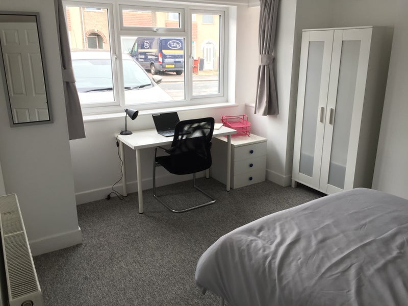 Room Mortimer Road in Bristol