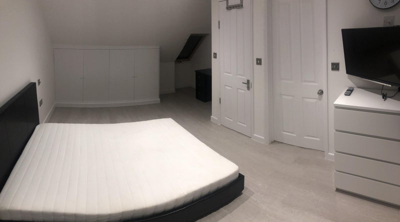 Room Abbotts Road in Greater London