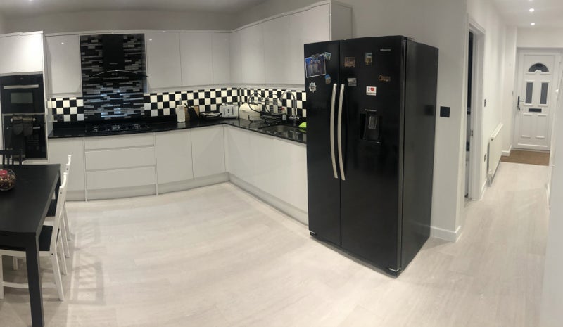 Room Abbotts Road in Greater London