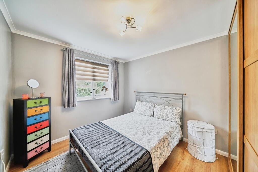 Flat Jack Clow Road in Greater London