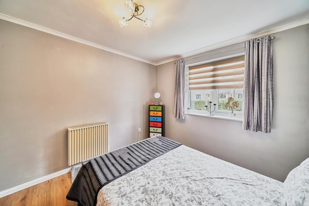 Flat Jack Clow Road in Greater London