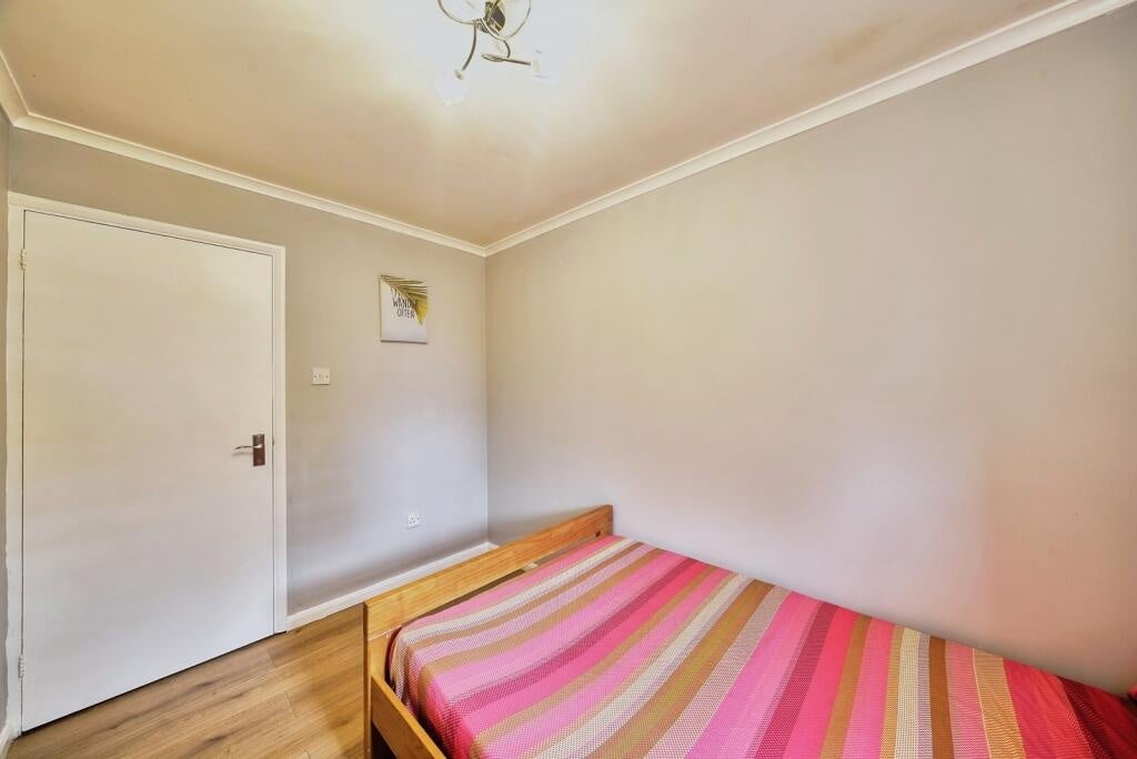 Flat Jack Clow Road in Greater London