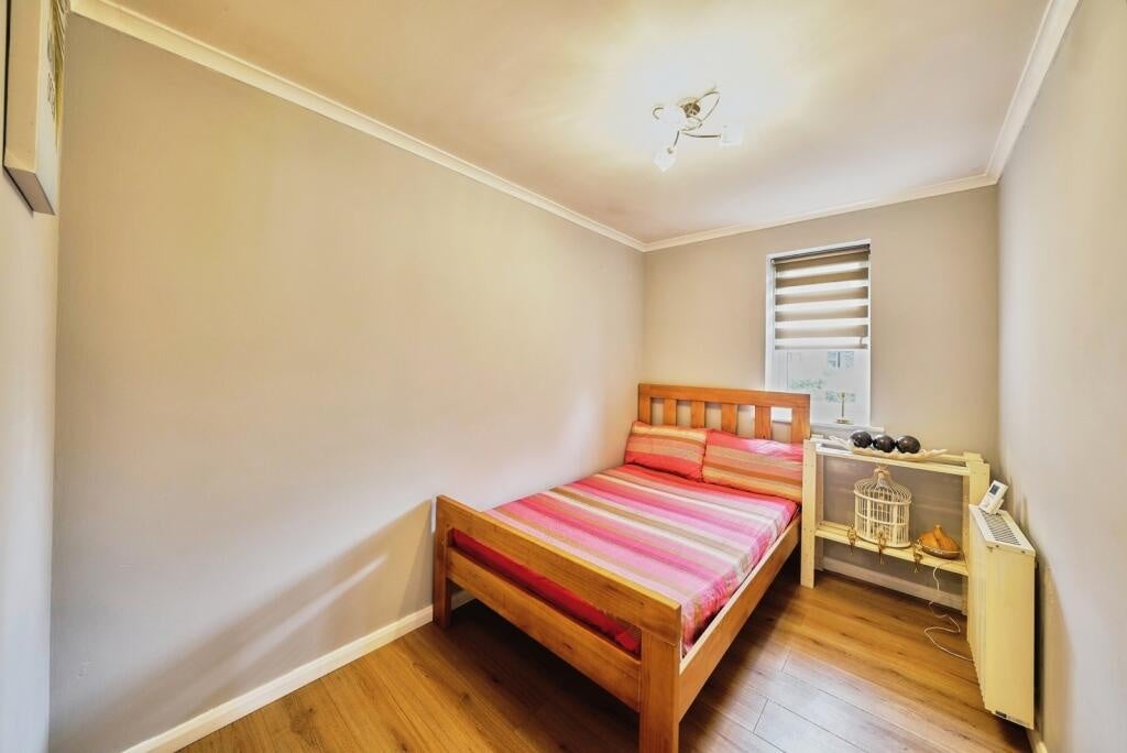 Flat Jack Clow Road in Greater London
