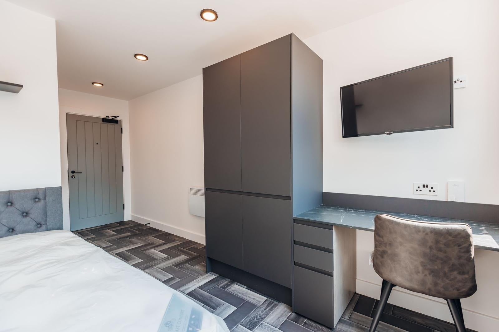 Room High Road in Nottingham