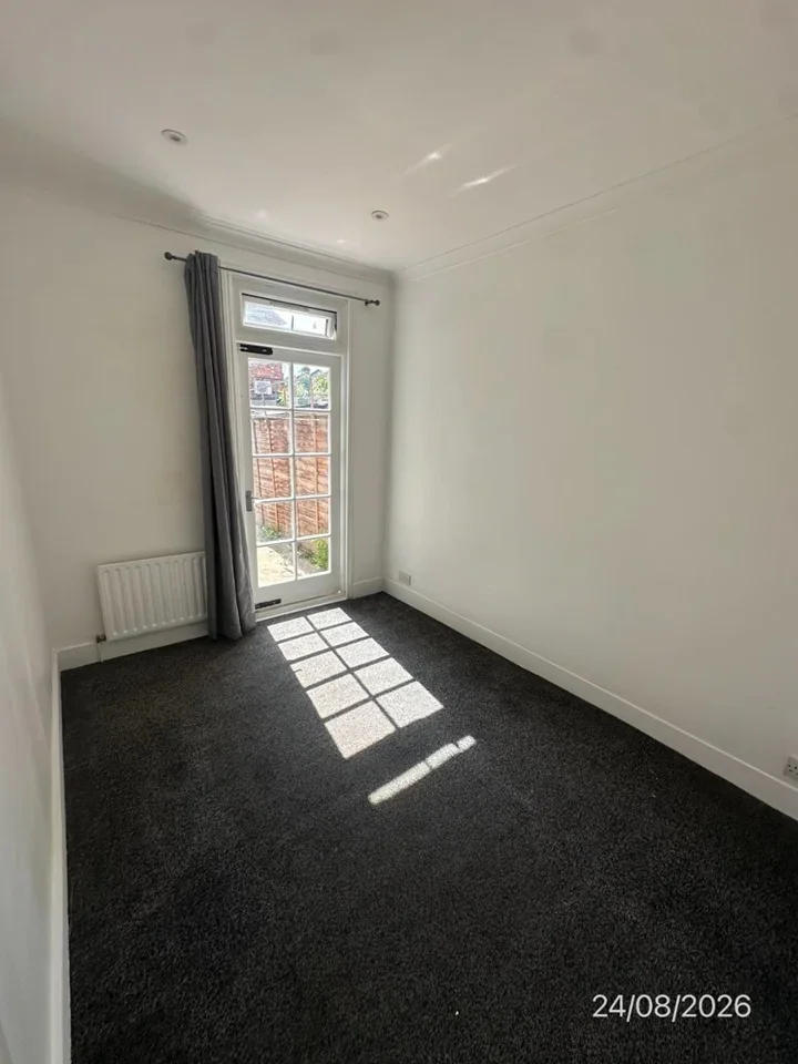 Flat Ringwood Road in Greater London