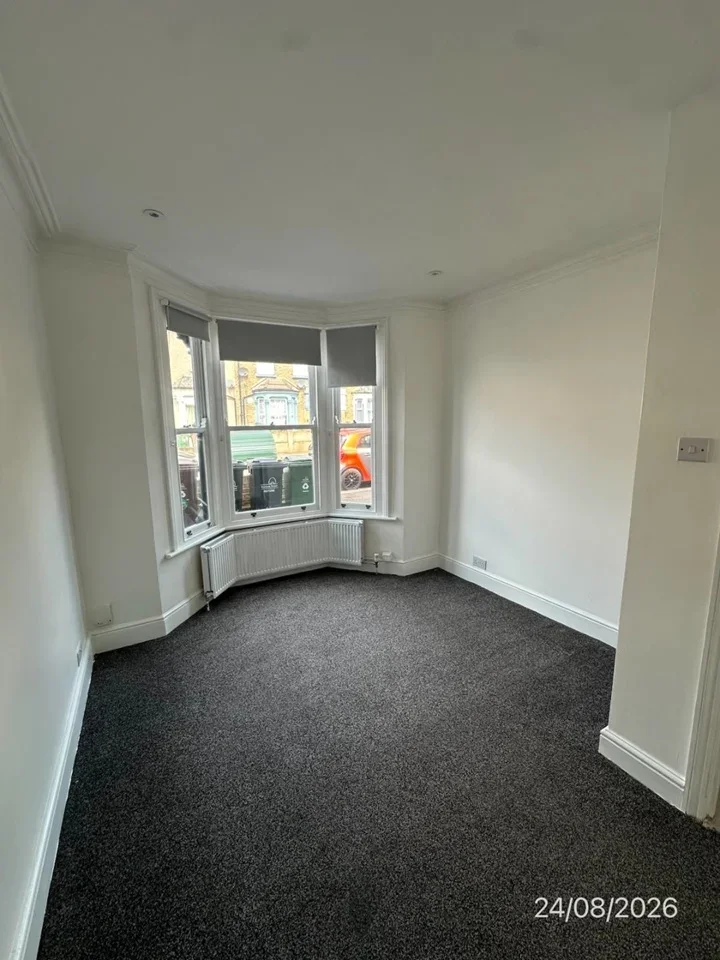 Flat Ringwood Road in Greater London