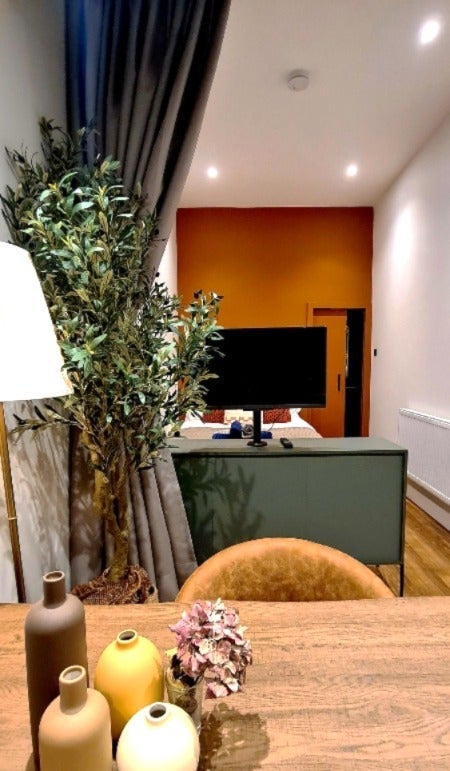 Flat Cholmeley Park in Greater London
