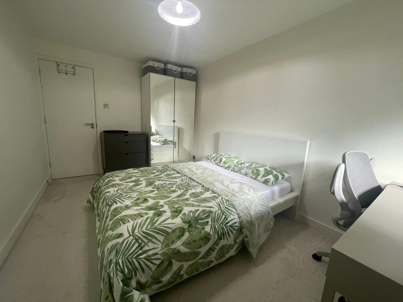 Room Burlington Close in City of Westminster