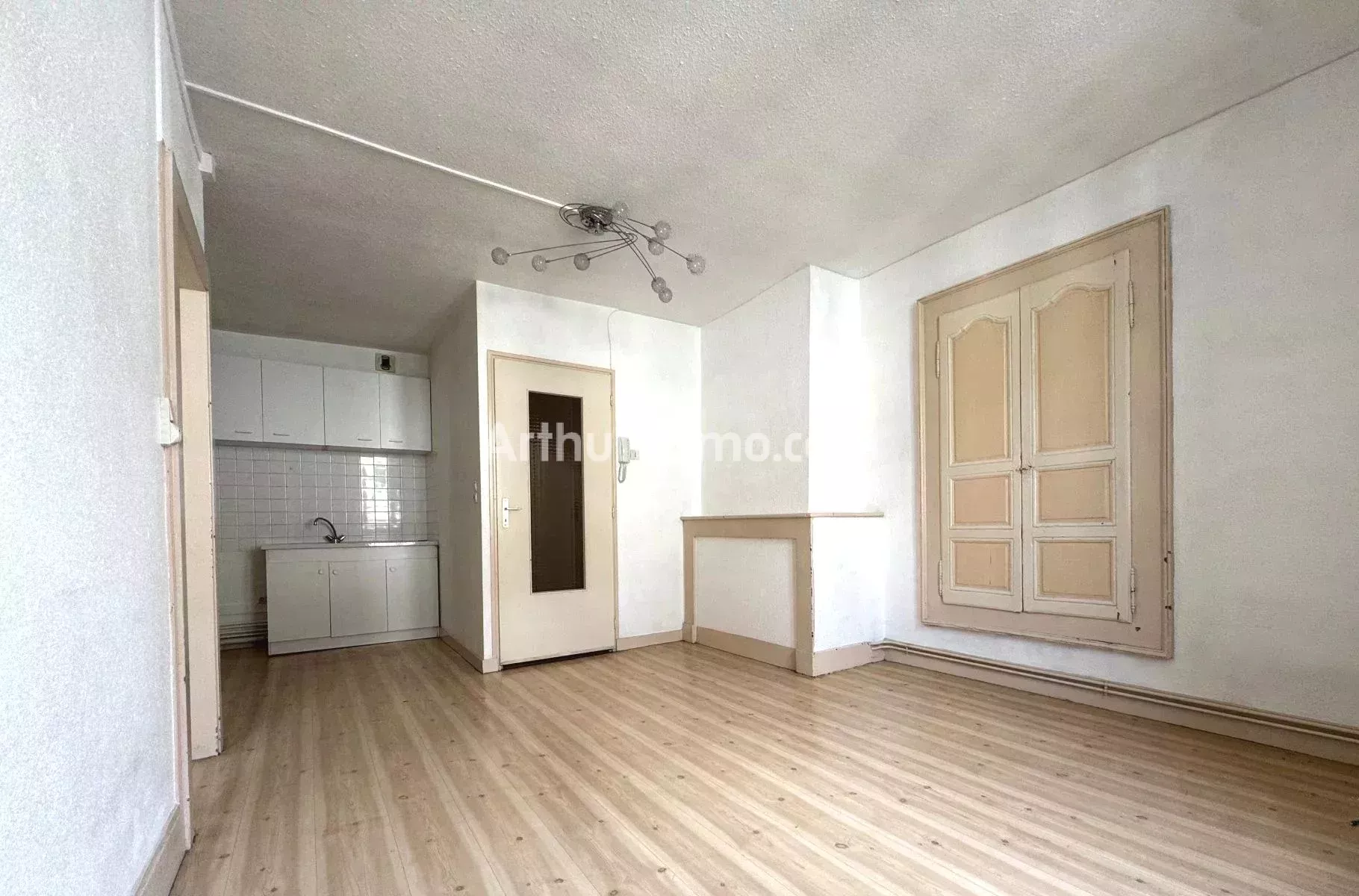Appartement Place de l'Hôtel de Ville à Lons-le-Saunier