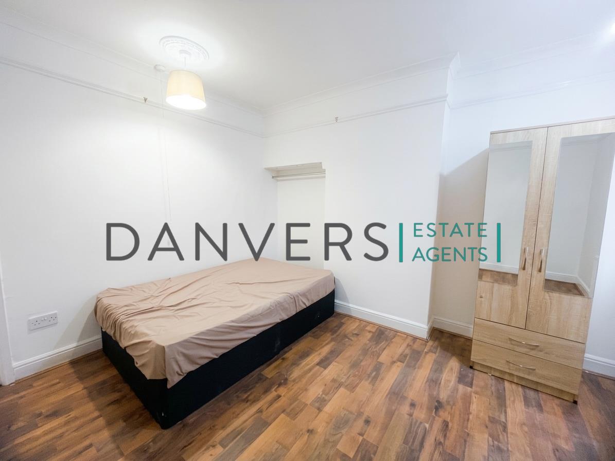 Room Dumbleton Avenue in Leicester