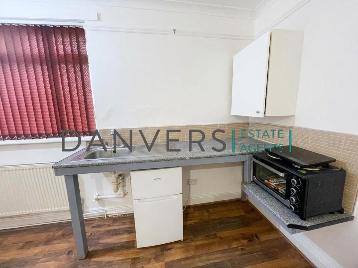 Room Dumbleton Avenue in Leicester
