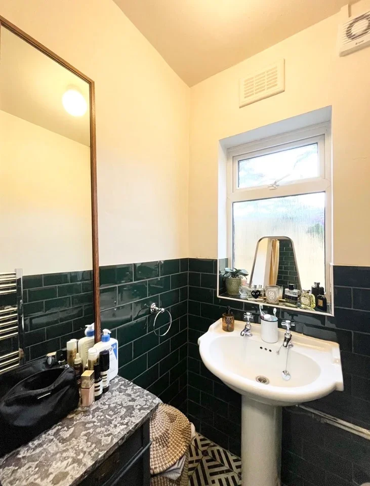Flat Radford Road in Greater London