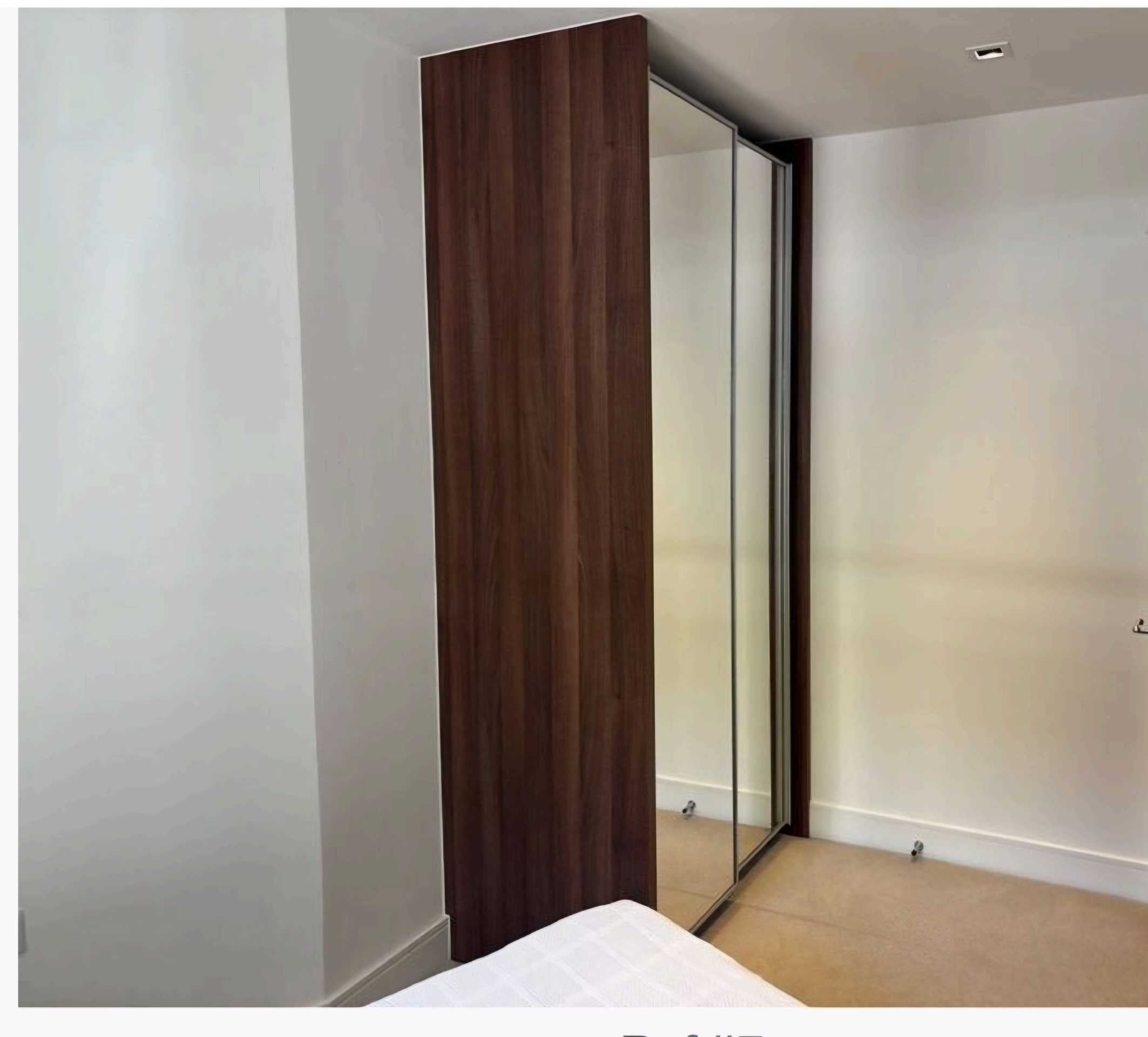 Flat New Broadway in Greater London