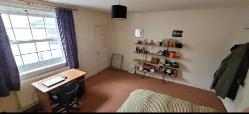 Room Liverpool Road in Greater London