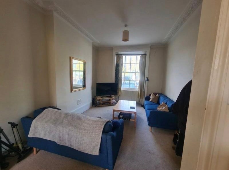 Room Liverpool Road in Greater London
