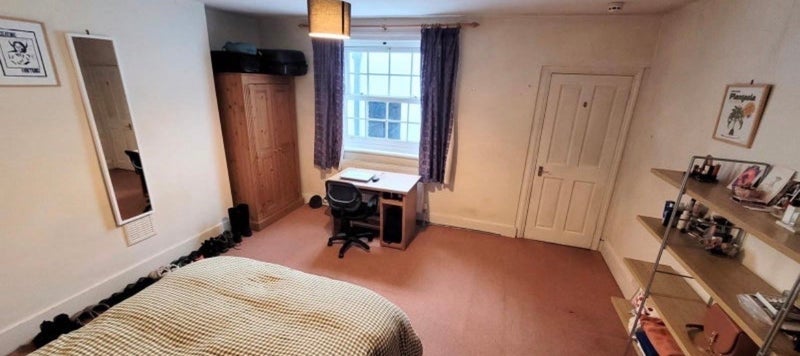 Room Liverpool Road in Greater London