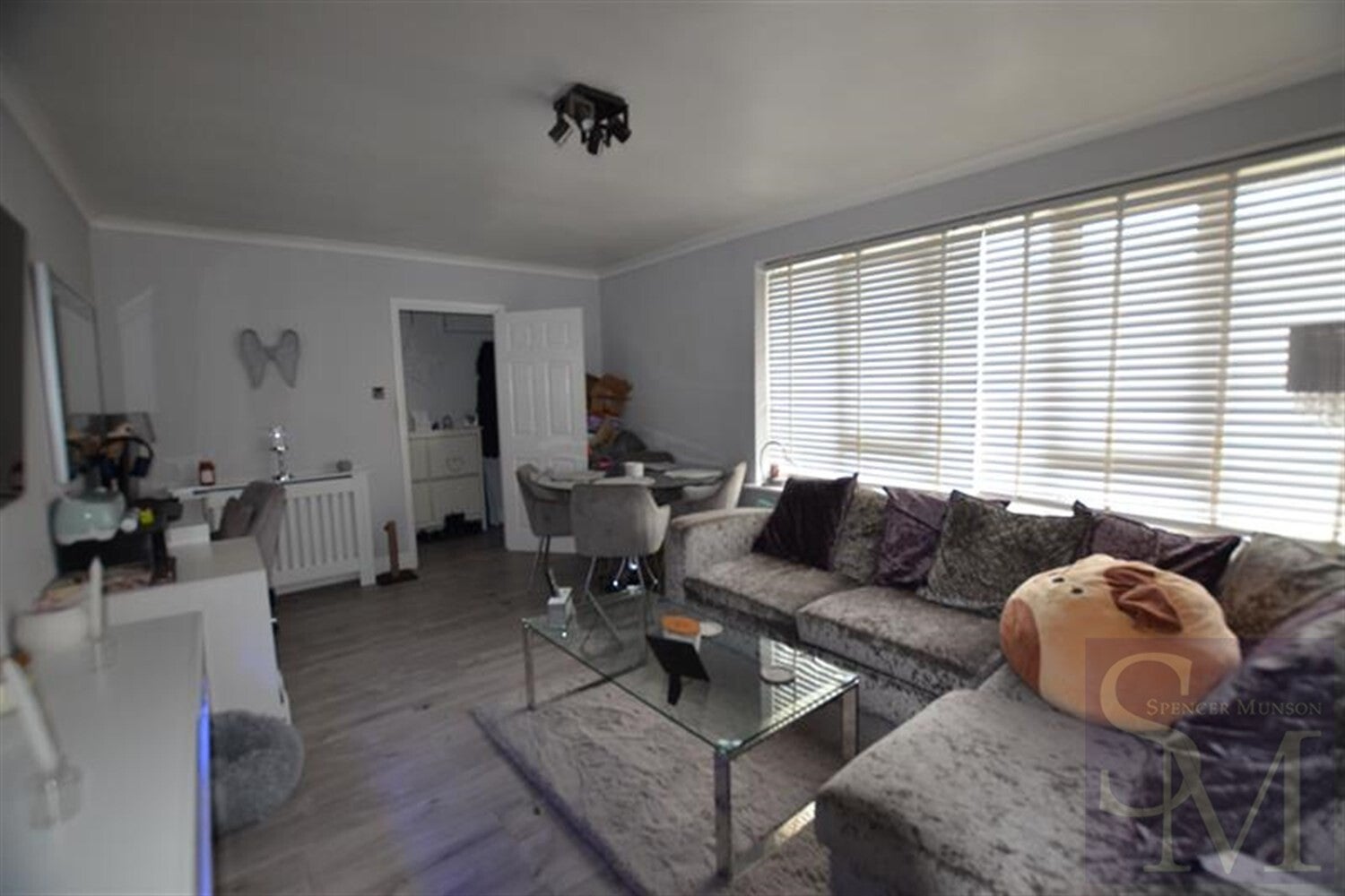 Flat Warren Road in Greater London