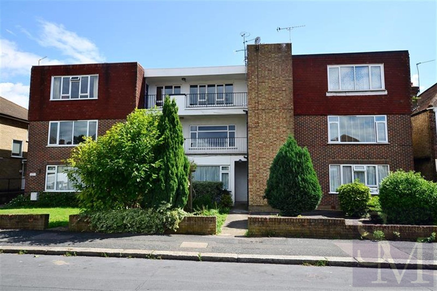 Flat Warren Road in Greater London