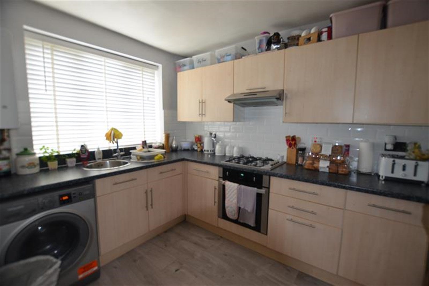 Flat Warren Road in Greater London