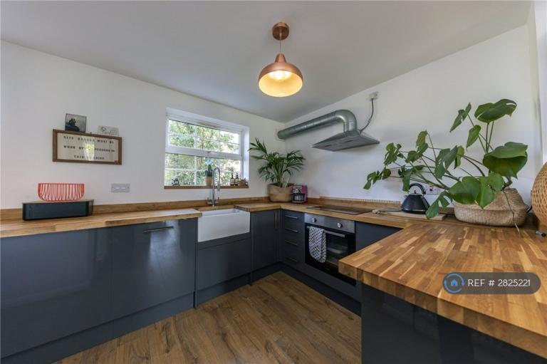 Flat Rodyard Way in Coventry