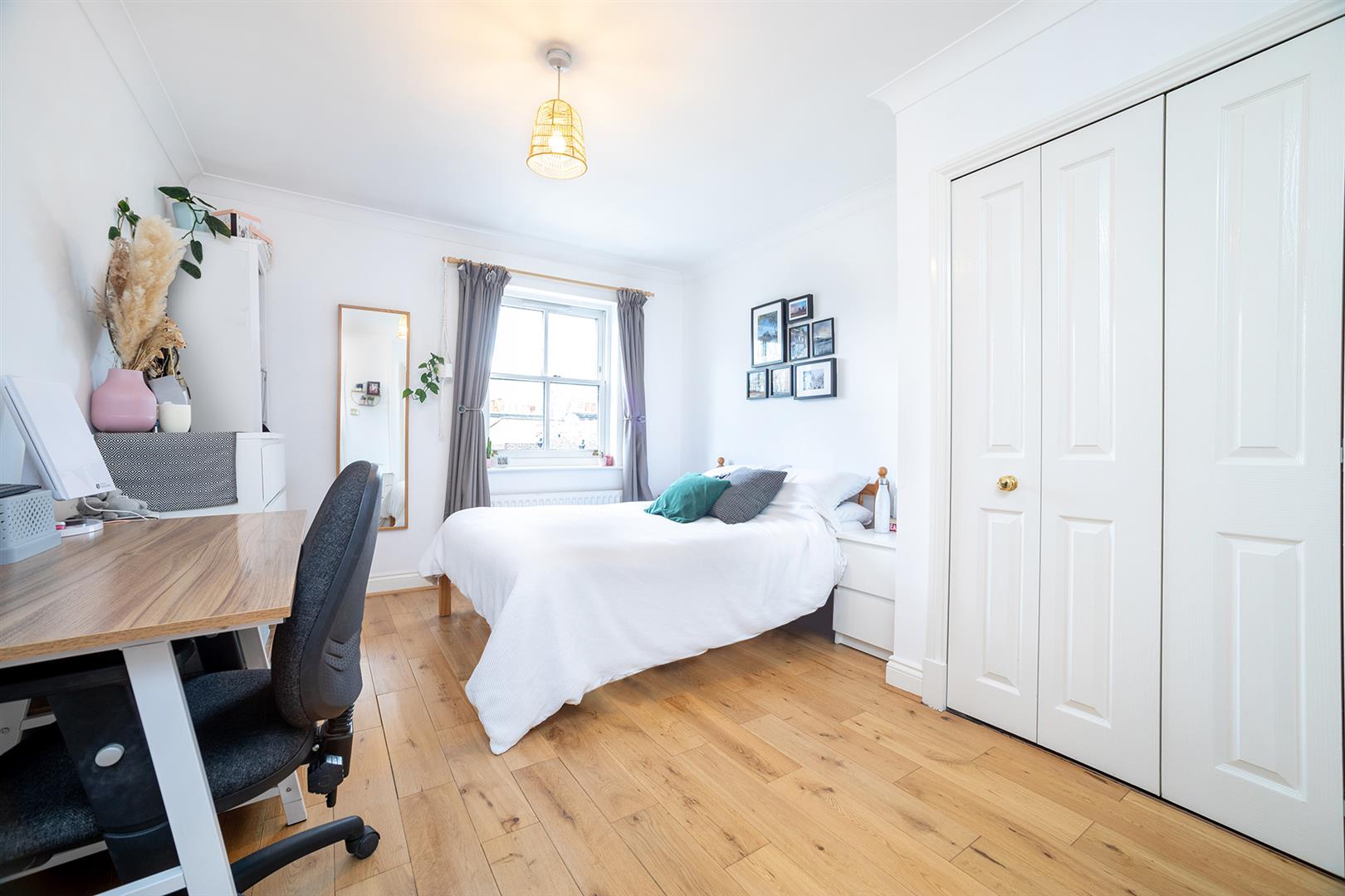 Flat Falmouth Road in Greater London