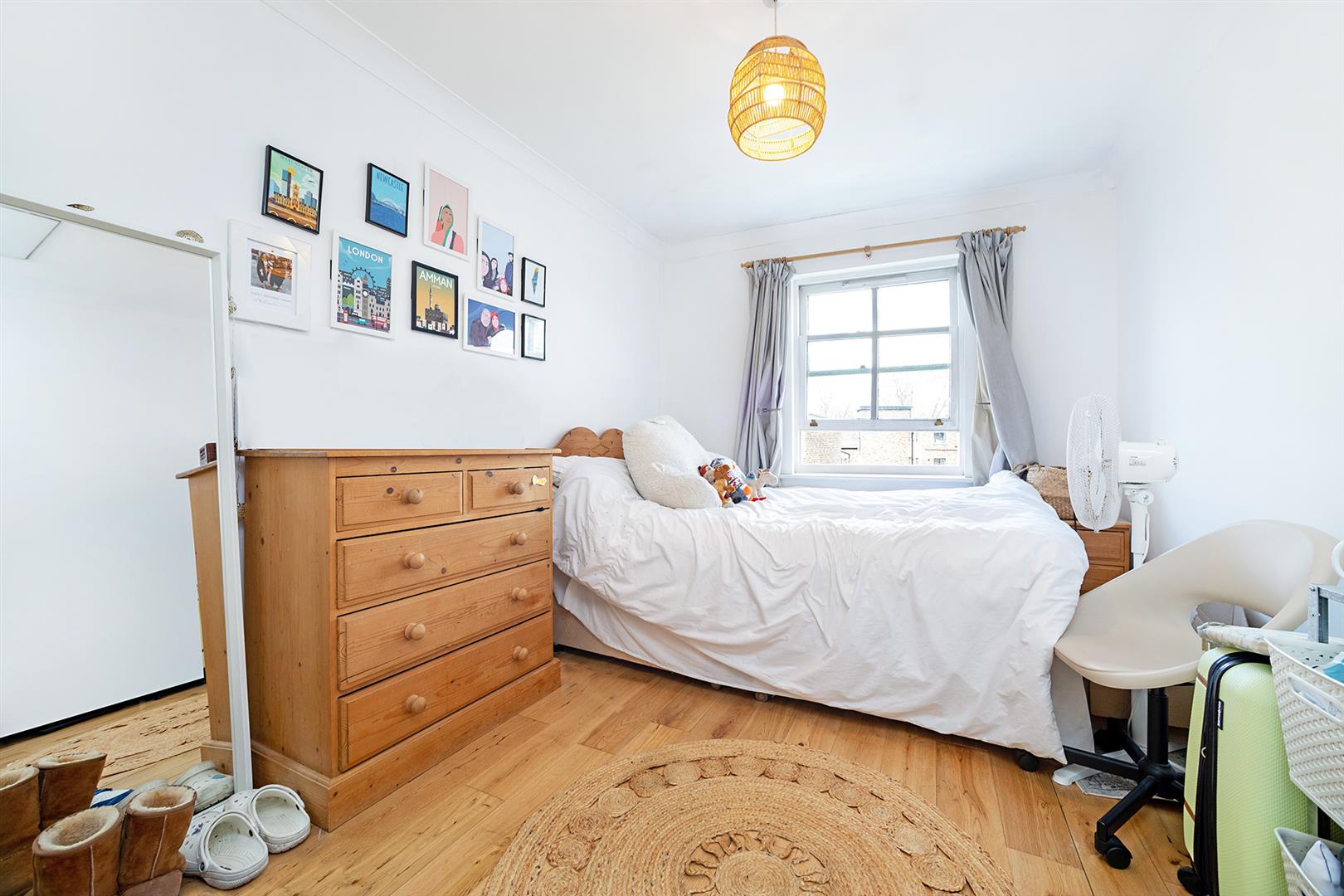 Flat Falmouth Road in Greater London