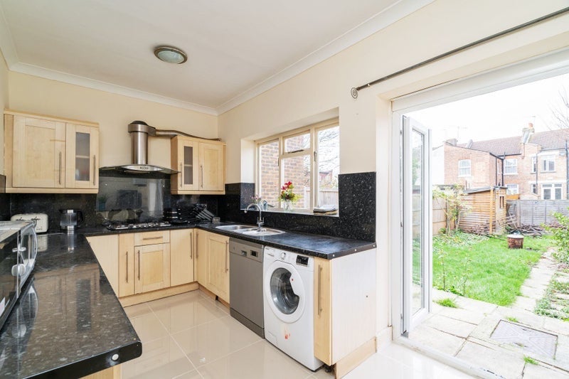 Room Sirdar Road in Greater London