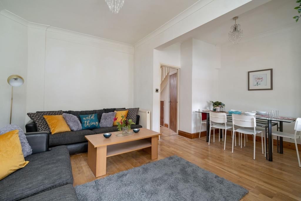 Room Sirdar Road in Greater London