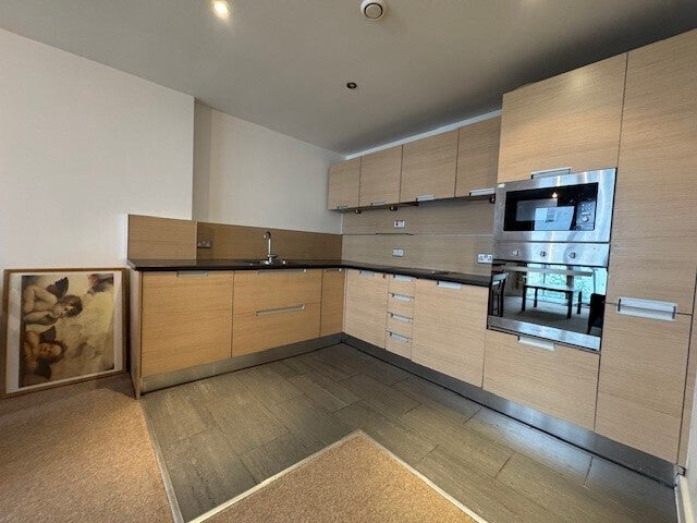 Flat Hornbeam Way in Manchester