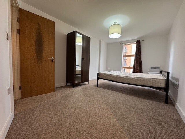 Flat Hornbeam Way in Manchester