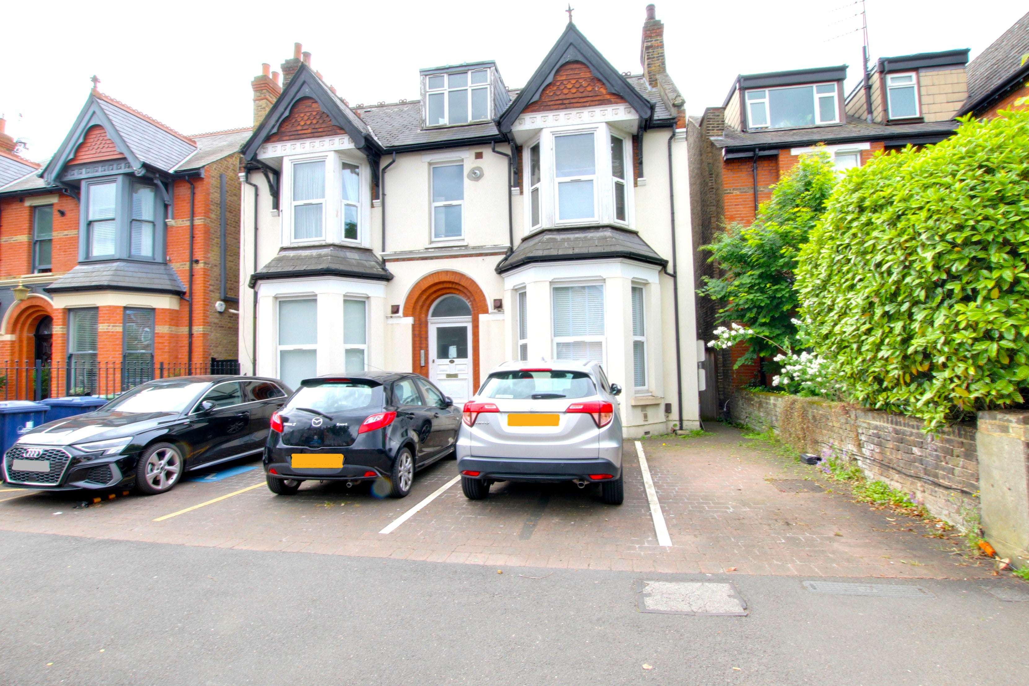 Flat Madeley Road in Greater London