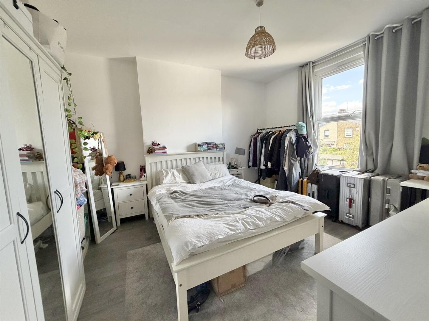 Flat Liddell Gardens in Greater London