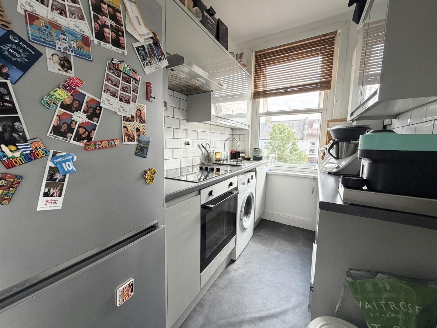 Flat Liddell Gardens in Greater London
