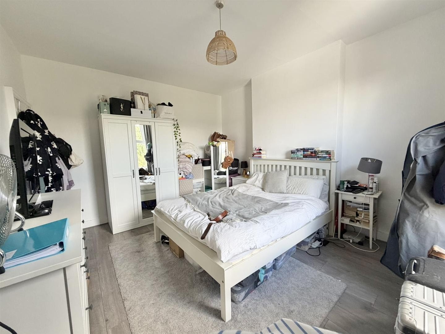 Flat Liddell Gardens in Greater London