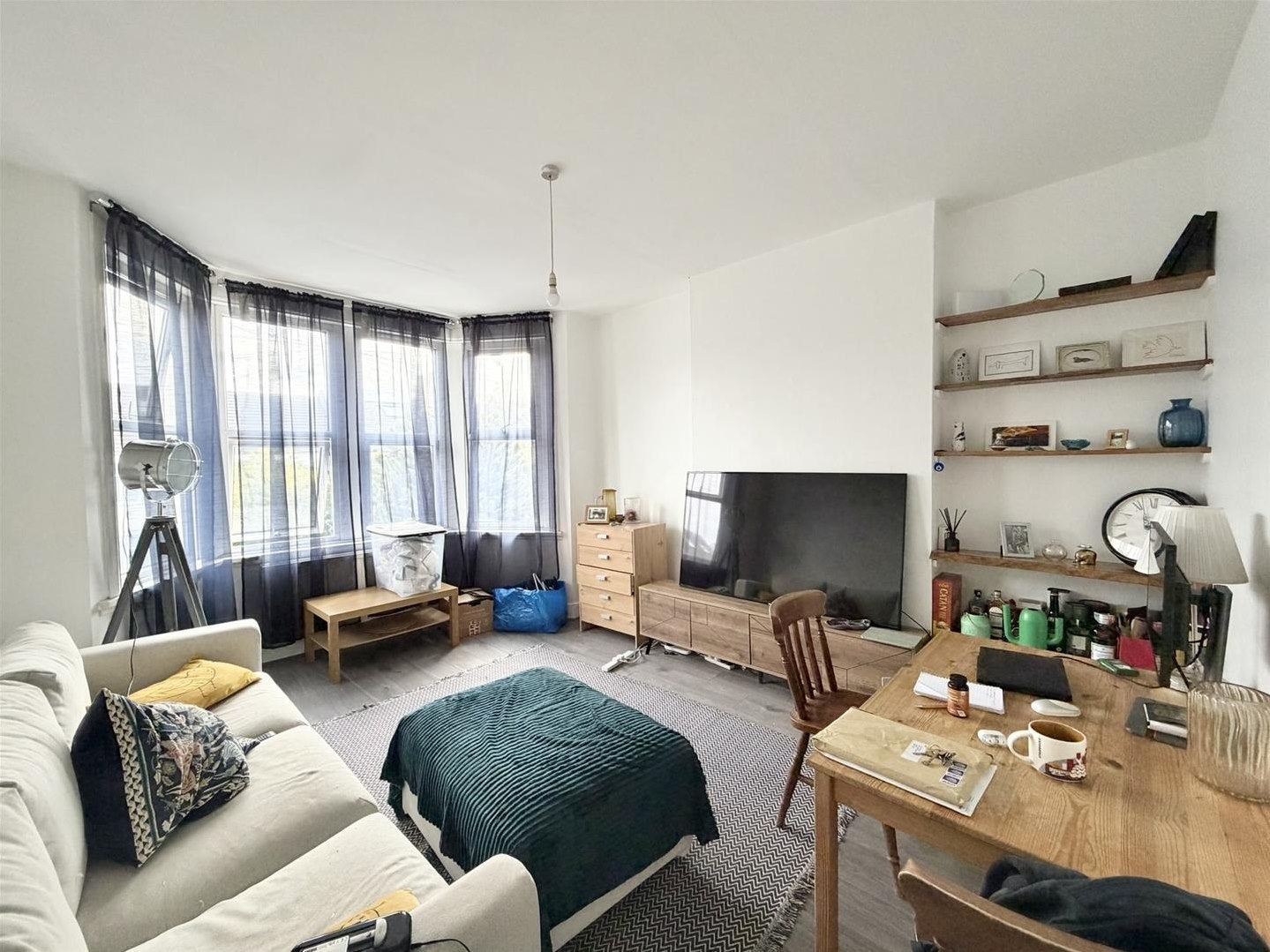 Flat Liddell Gardens in Greater London