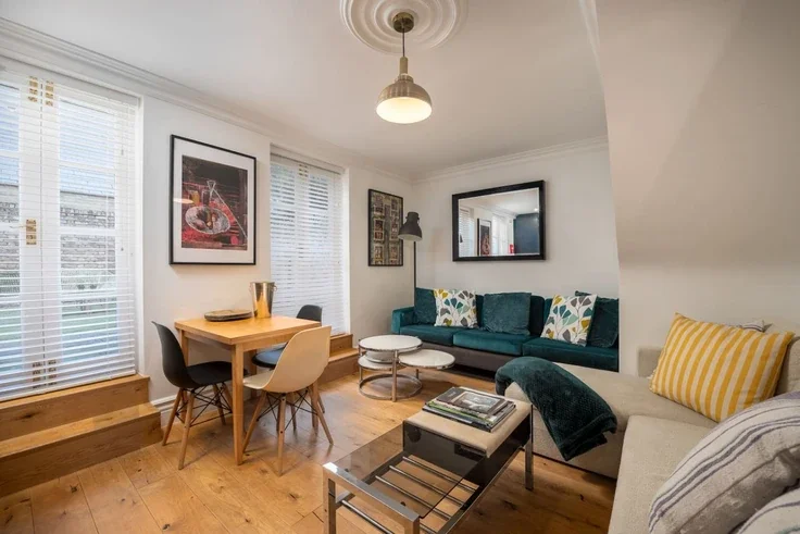 Flat Hackney Road in Greater London